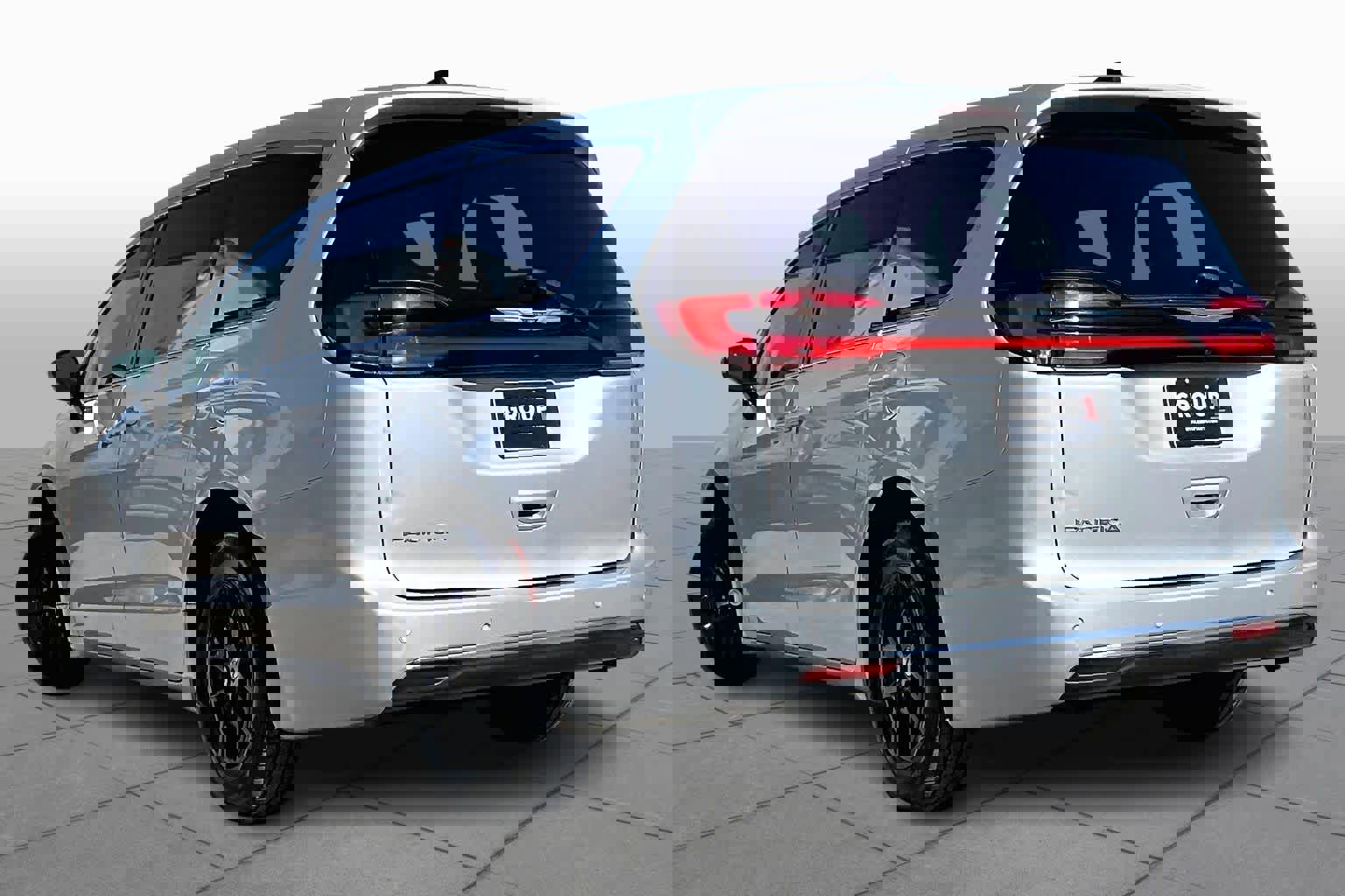 Used 2024 Chrysler Pacifica Touring-L image 12