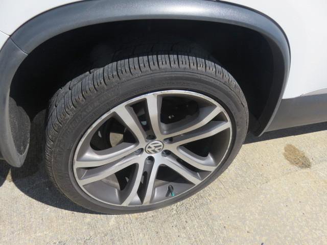 Used 2017 Volkswagen Tiguan SEL AWD/4WD image 10