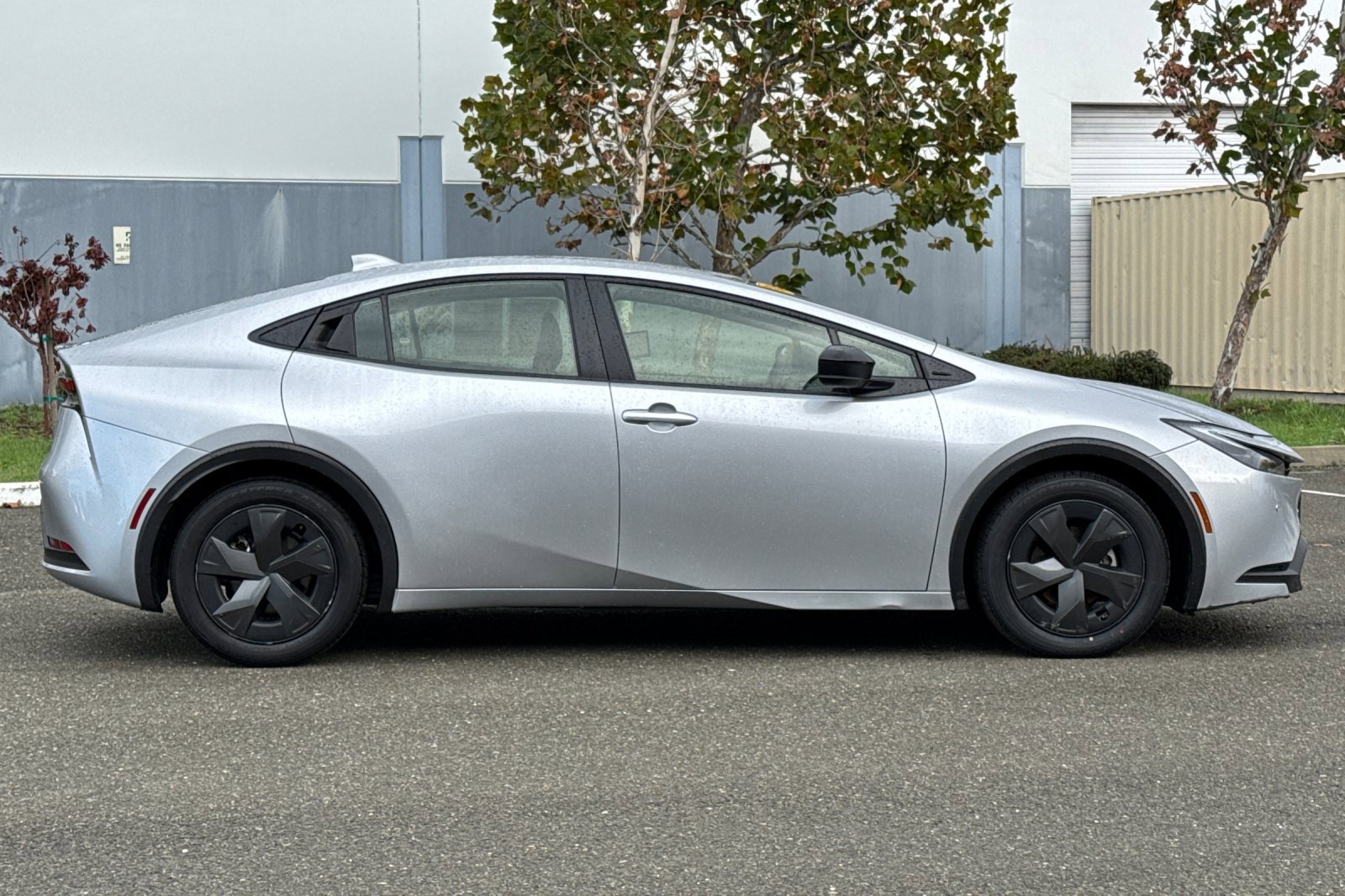 Used 2024 Toyota Prius LE image 3