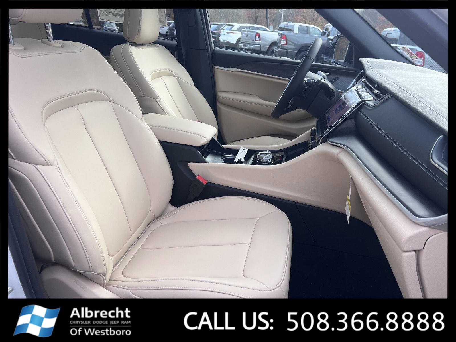 New 2025 Jeep Grand Cherokee Limited image 16