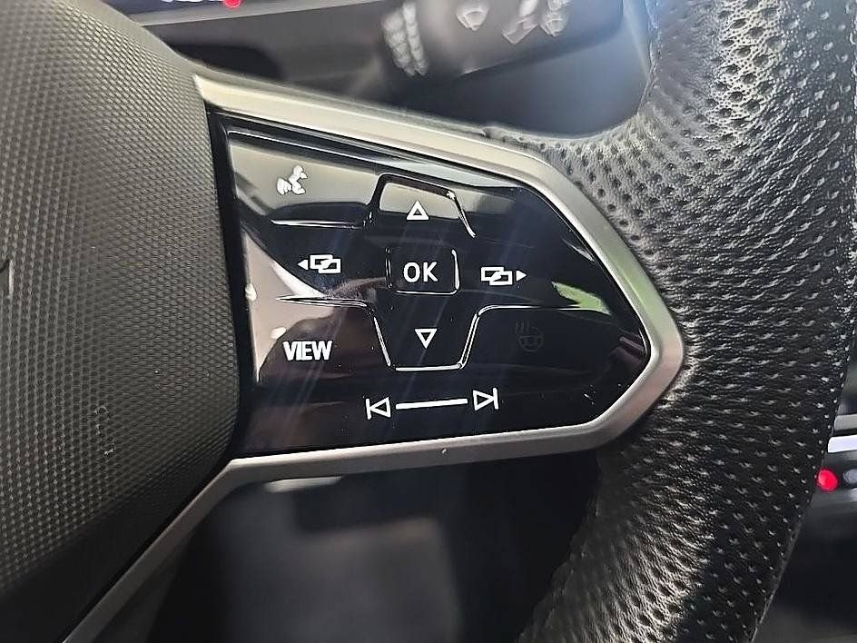Used 2022 Volkswagen Tiguan SE R-Line AWD/4WD image 18