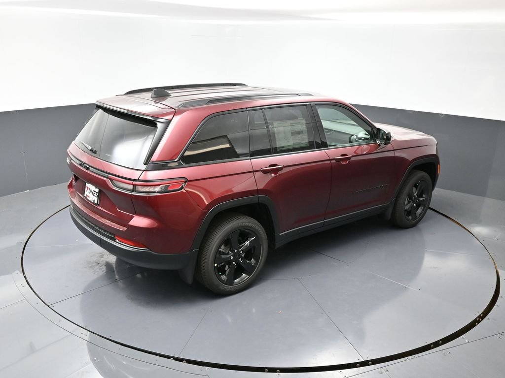 New 2025 Jeep Grand Cherokee Altitude w/ Trailer Tow Package image 28