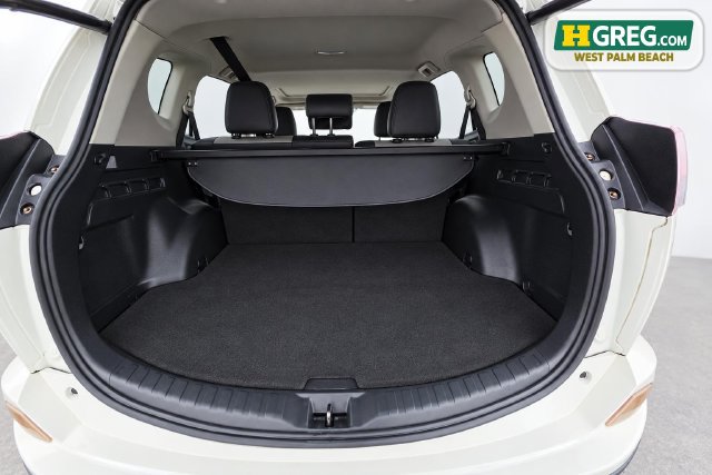 Used 2018 Toyota RAV4 Limited FWD image 17