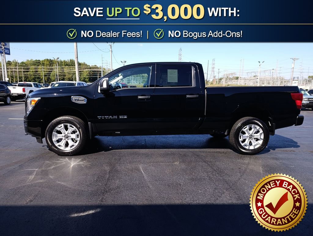 Used 2024 Nissan Titan SV w/ SV Convenience Package image 2