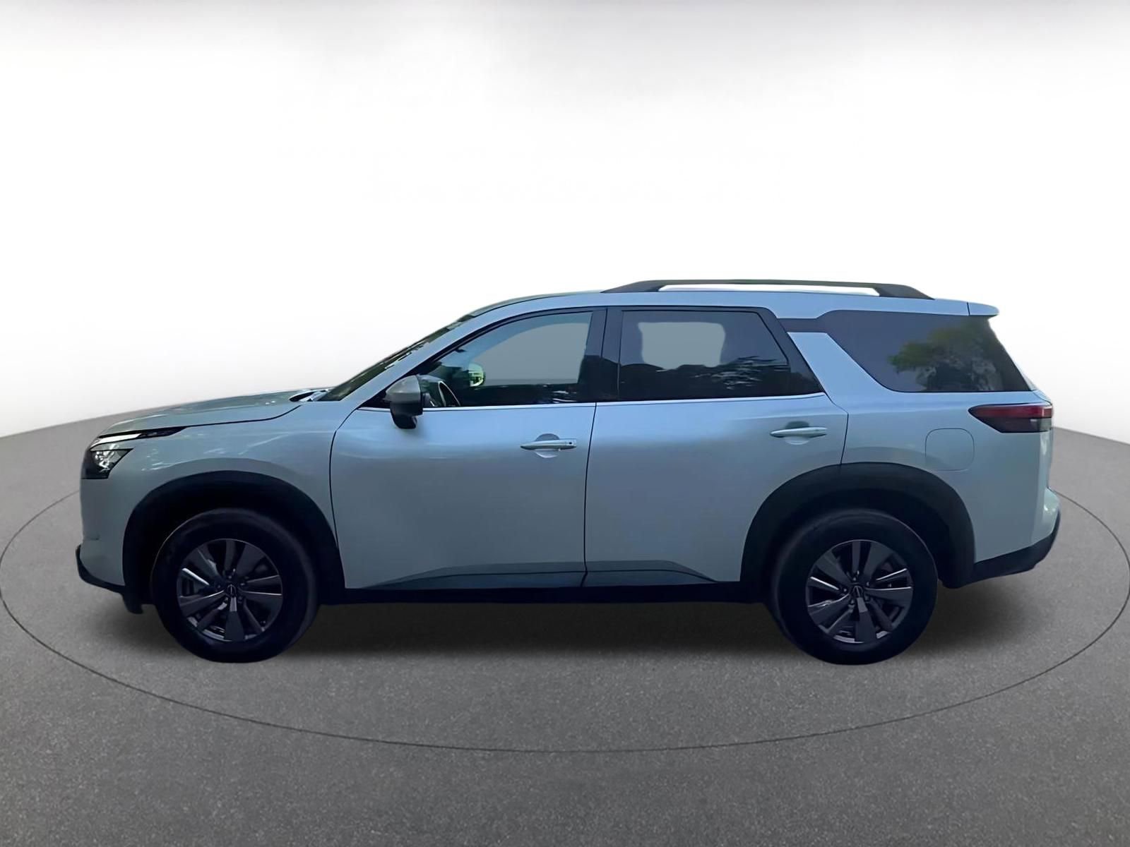 Used 2025 Nissan Pathfinder SV AWD/4WD image 9