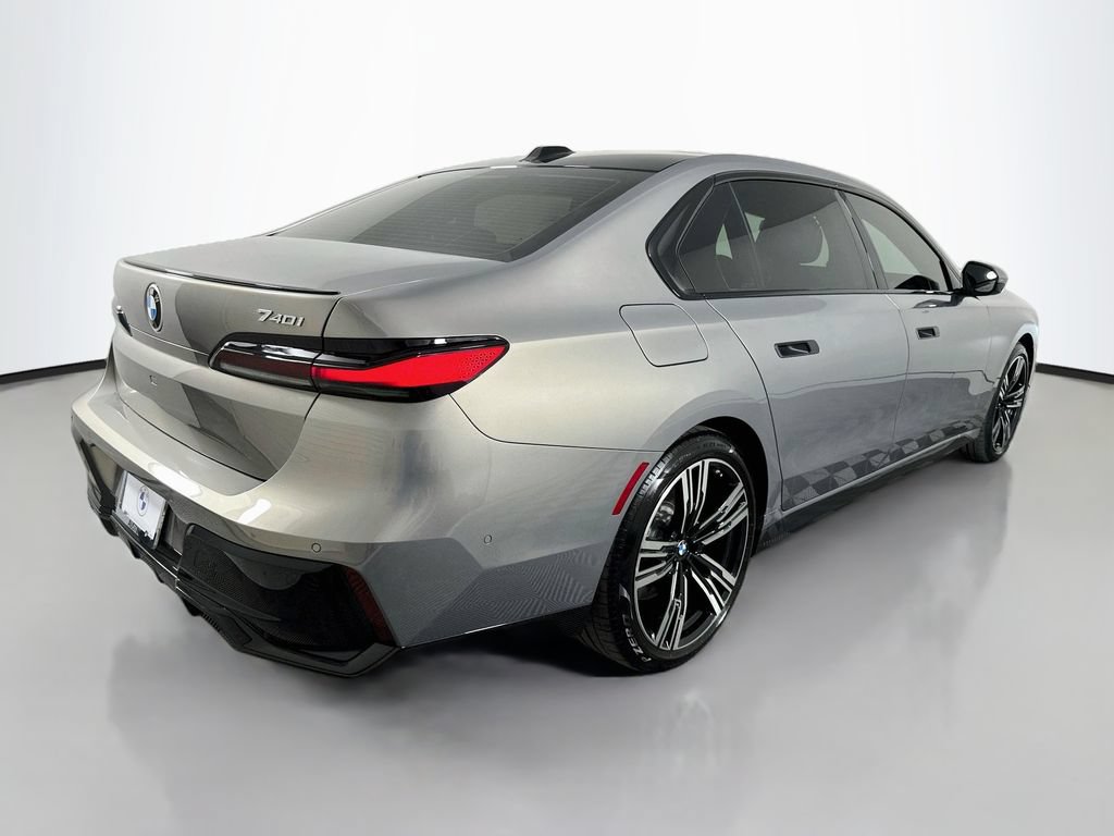 Certified 2025 BMW 740i w/ Premium Package RWD image 5