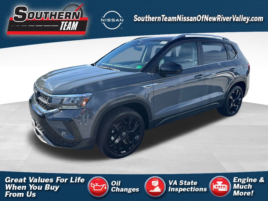 Used 2024 Volkswagen Taos SE w/ Panoramic Sunroof Package
