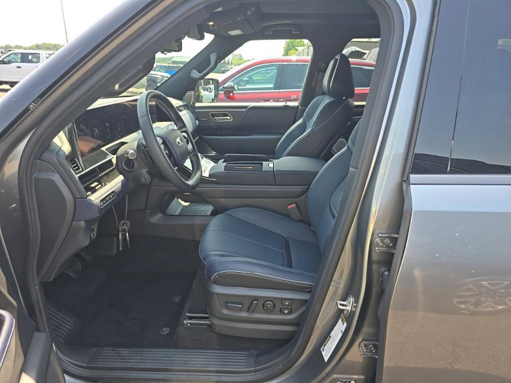 Used 2026 INFINITI QX80 4WD w/ Sport Exterior Package image 3