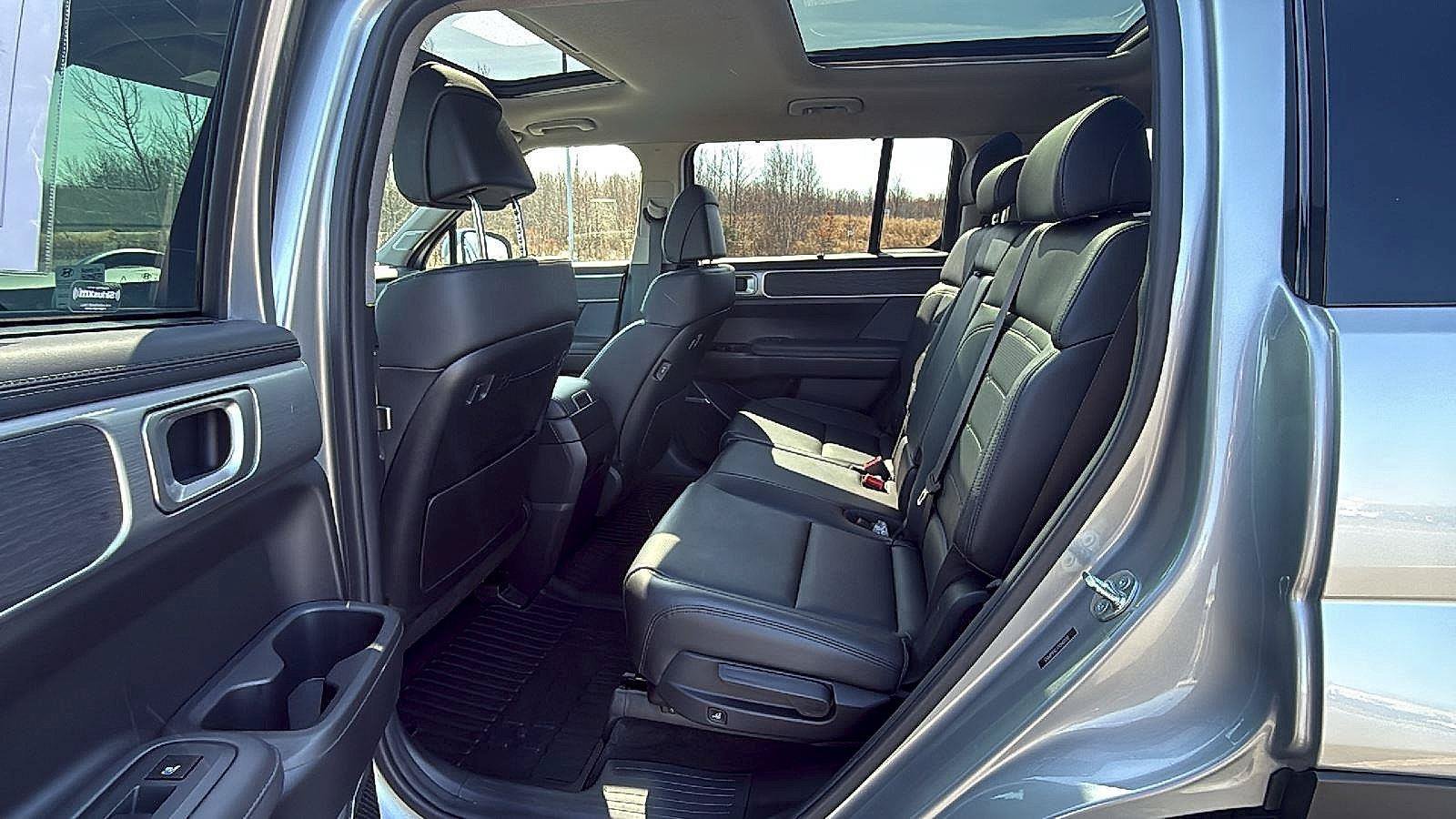 Certified 2024 Hyundai Santa Fe Limited FWD image 23