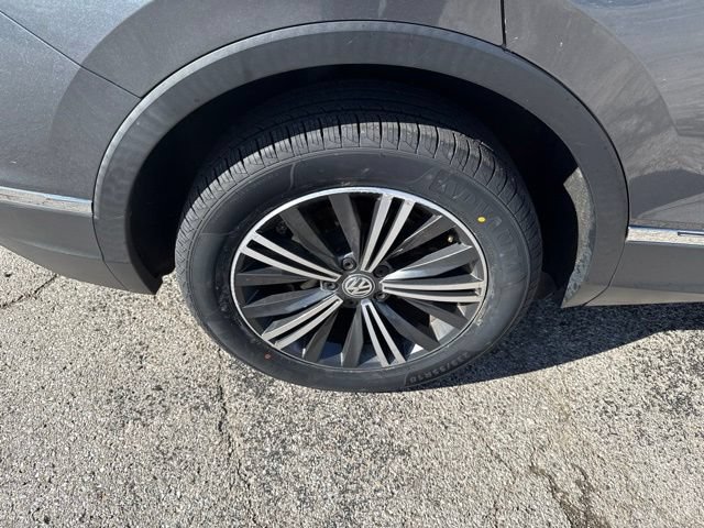 Used 2018 Volkswagen Tiguan SEL AWD/4WD image 24
