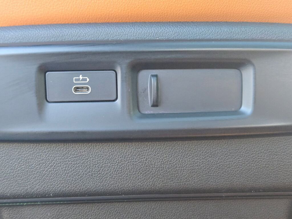 Used 2022 BMW X7 xDrive40i w/ M Sport Package image 31