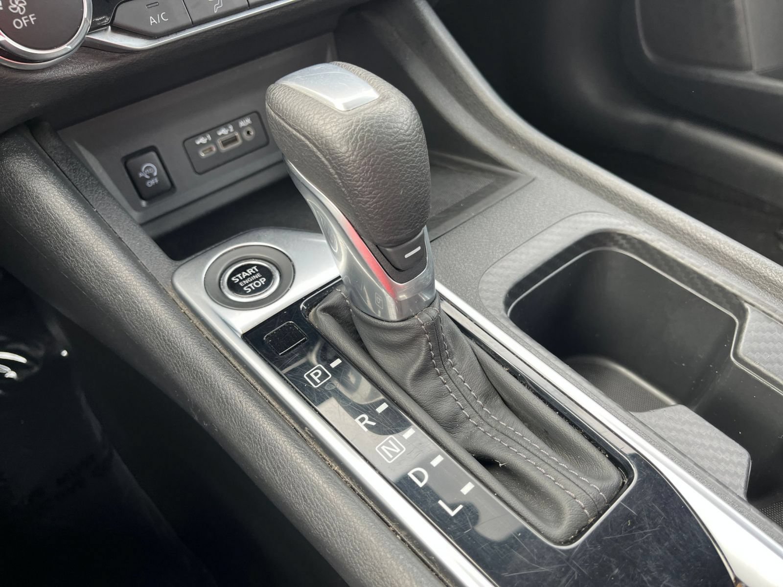 Used 2025 Nissan Sentra SV FWD image 40