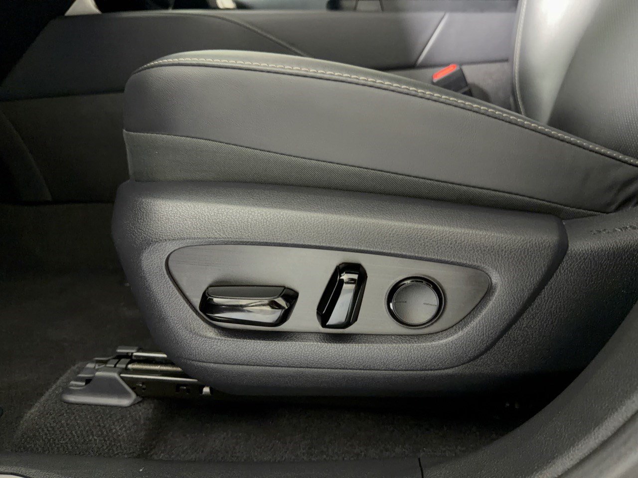 Used 2024 Lexus RX 350 Premium w/ Accessory Package (Z1) FWD image 16