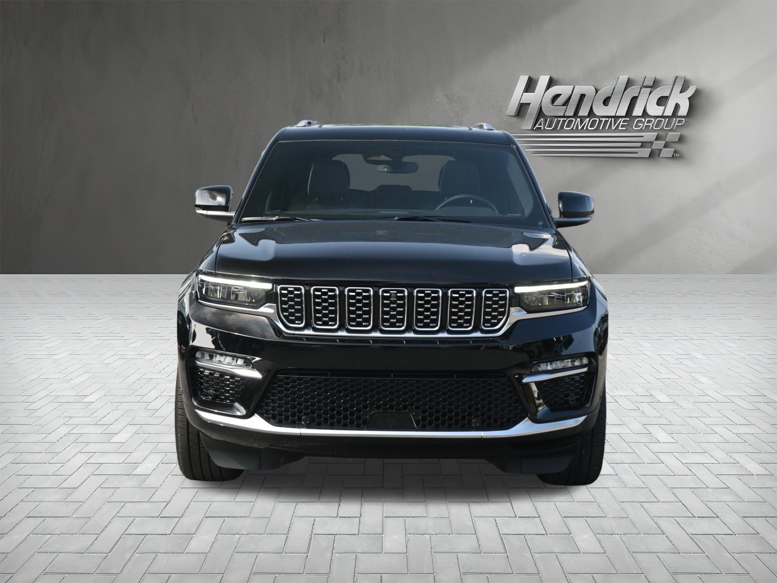 Used 2023 Jeep Grand Cherokee Summit AWD/4WD image 3