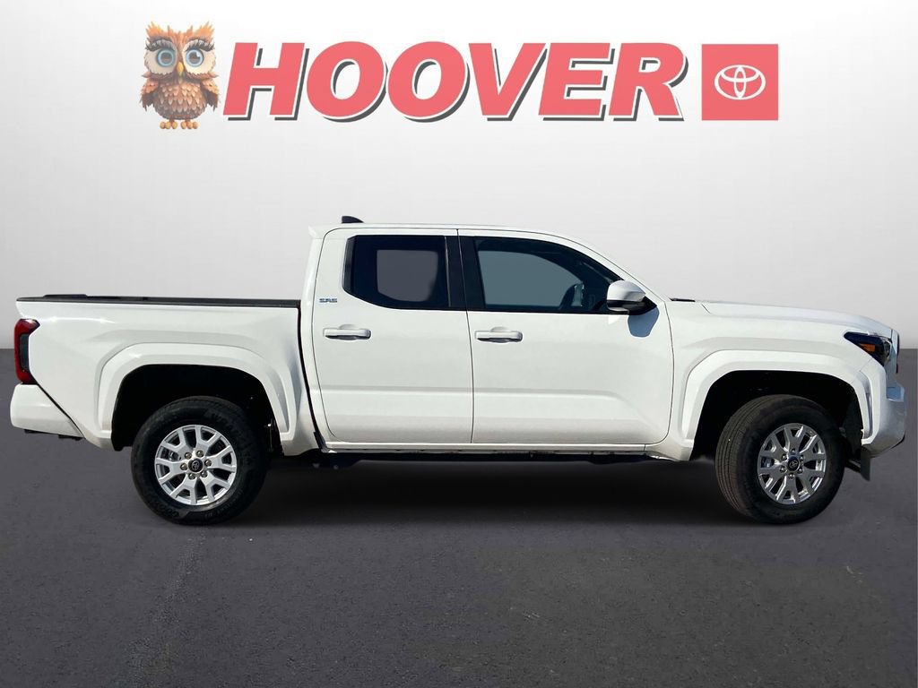 Used 2025 Toyota Tacoma SR5 AWD/4WD image 2