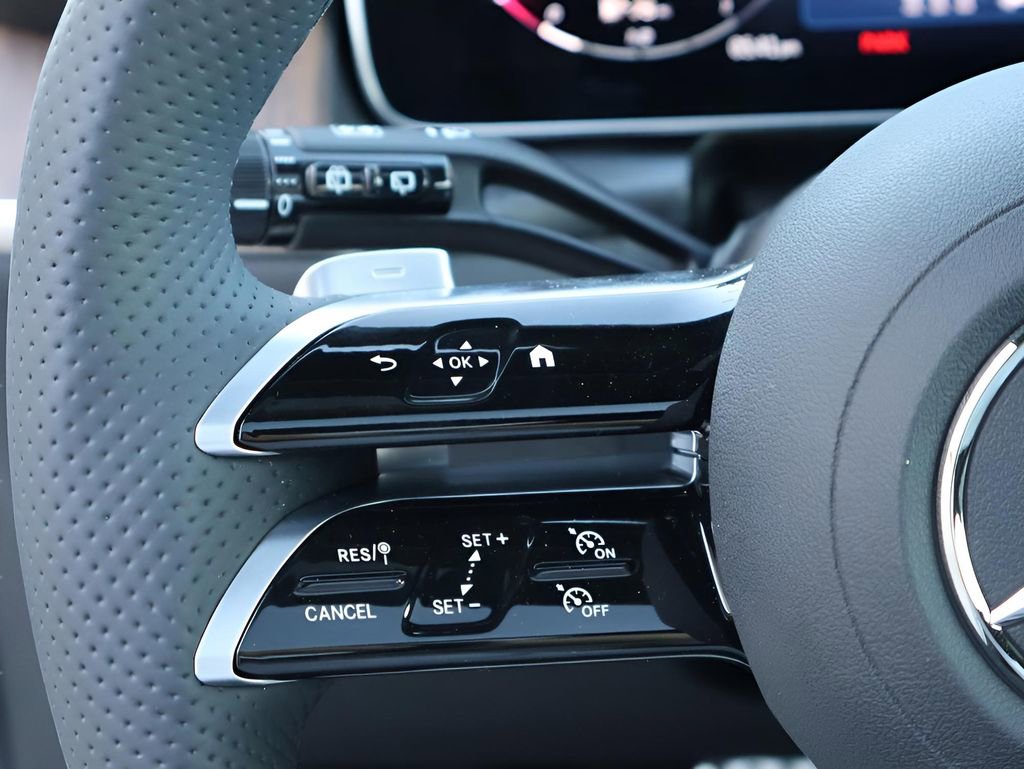 Certified 2025 Mercedes-Benz GLC 300 4MATIC image 31