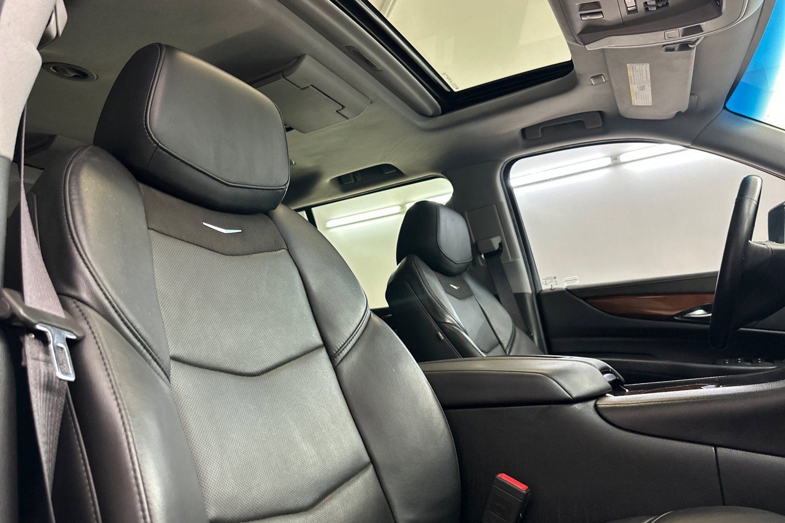 Used 2018 Cadillac Escalade ESV Premium Luxury AWD/4WD image 31