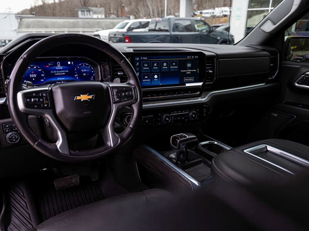 Used 2022 Chevrolet Silverado 1500 LTZ image 17