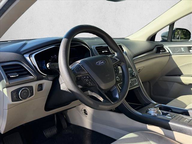 Used 2019 Ford Fusion SE FWD image 9