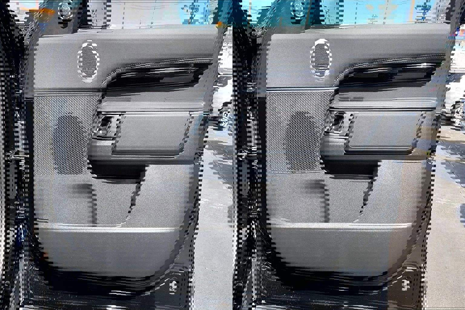 Certified 2025 Land Rover Discovery S image 21