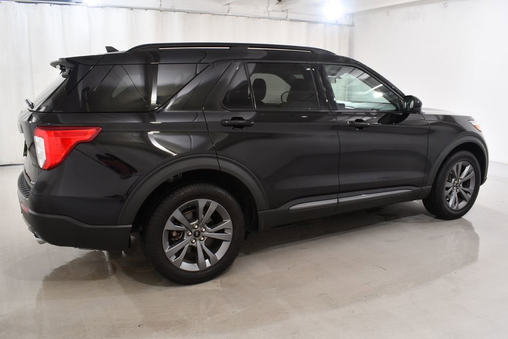 Used 2022 Ford Explorer XLT w/ Equipment Group 202A AWD/4WD image 11