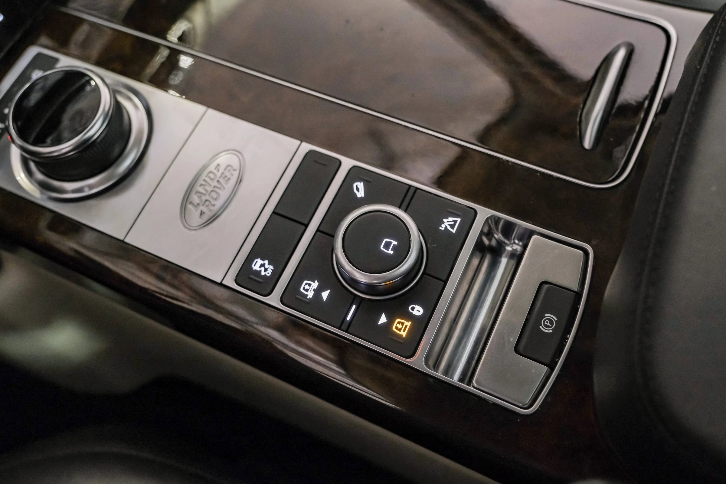 Used 2020 Land Rover Range Rover HSE image 24