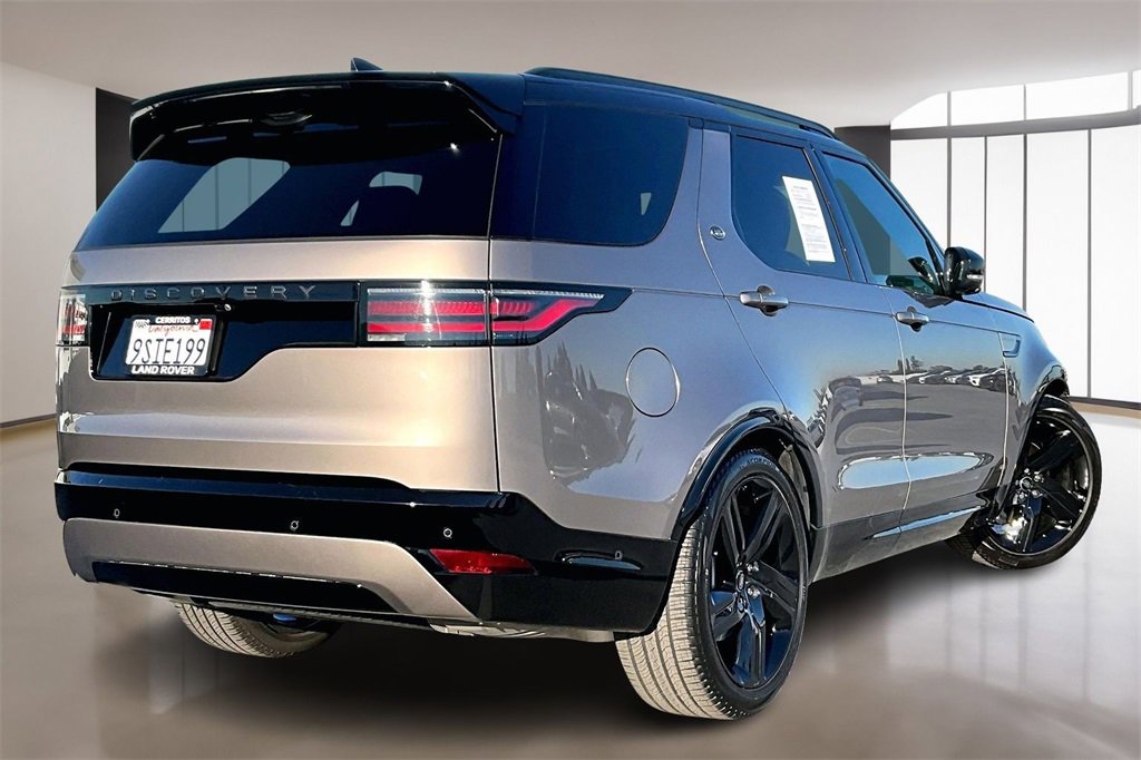 Used 2024 Land Rover Discovery Dynamic SE image 6