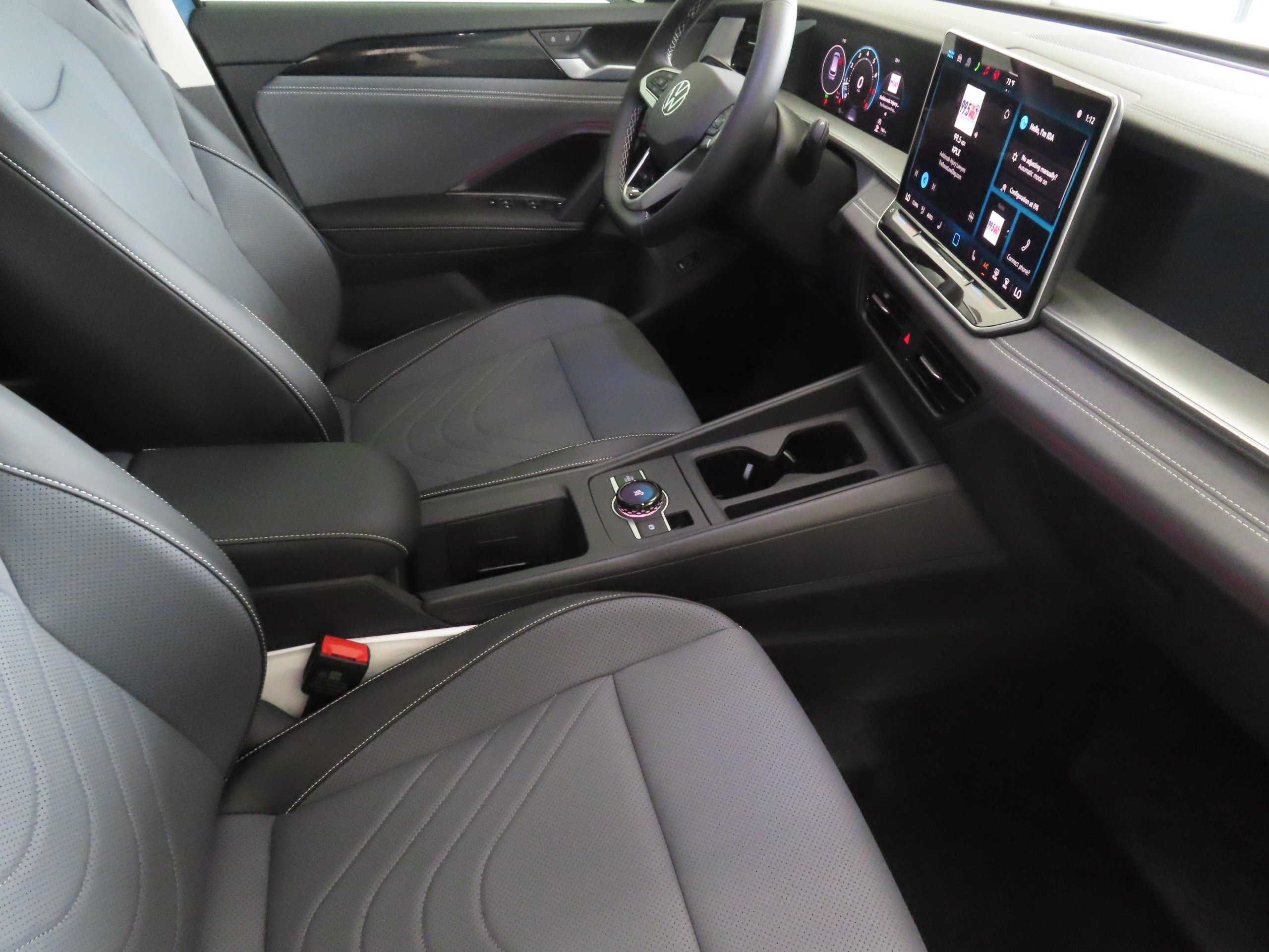 New 2026 Volkswagen Tiguan SE FWD image 24