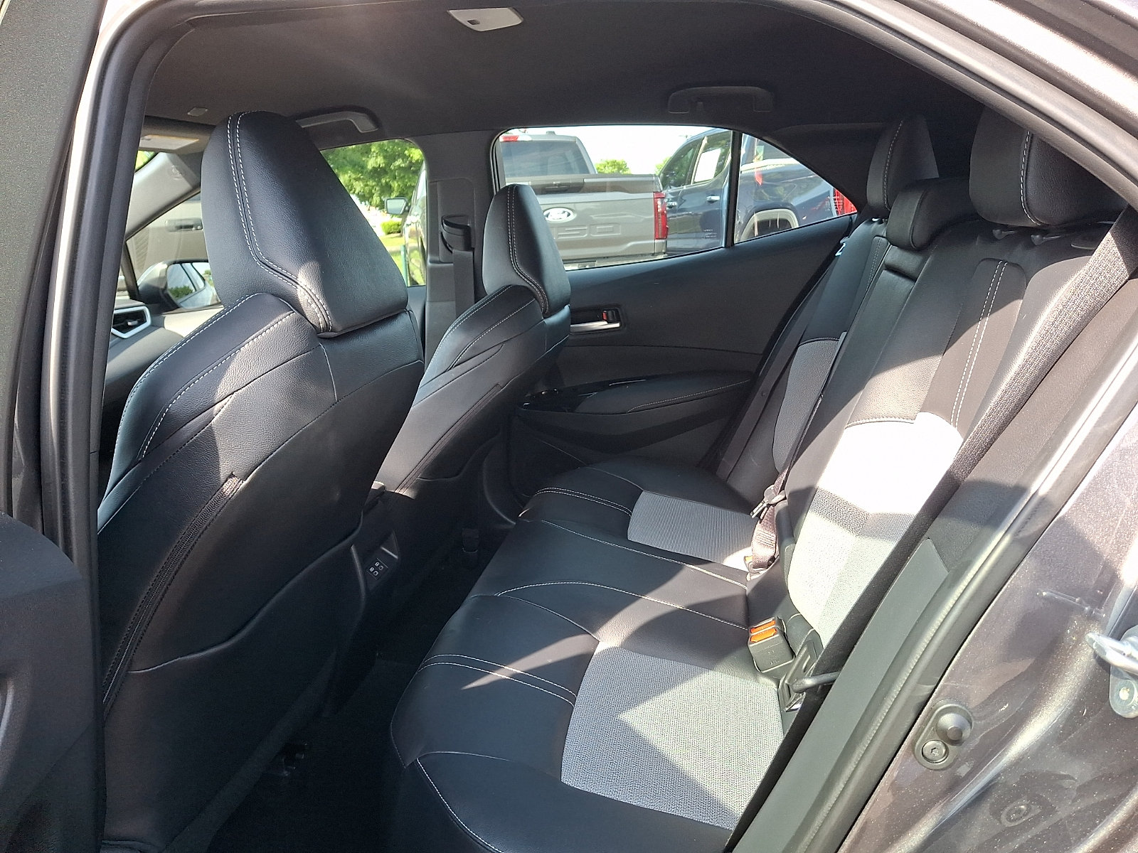 Used 2025 Toyota Corolla XSE FWD image 10