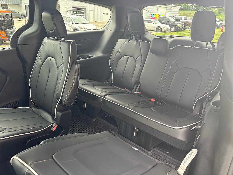 New 2027 Chrysler Pacifica Limited AWD/4WD image 11