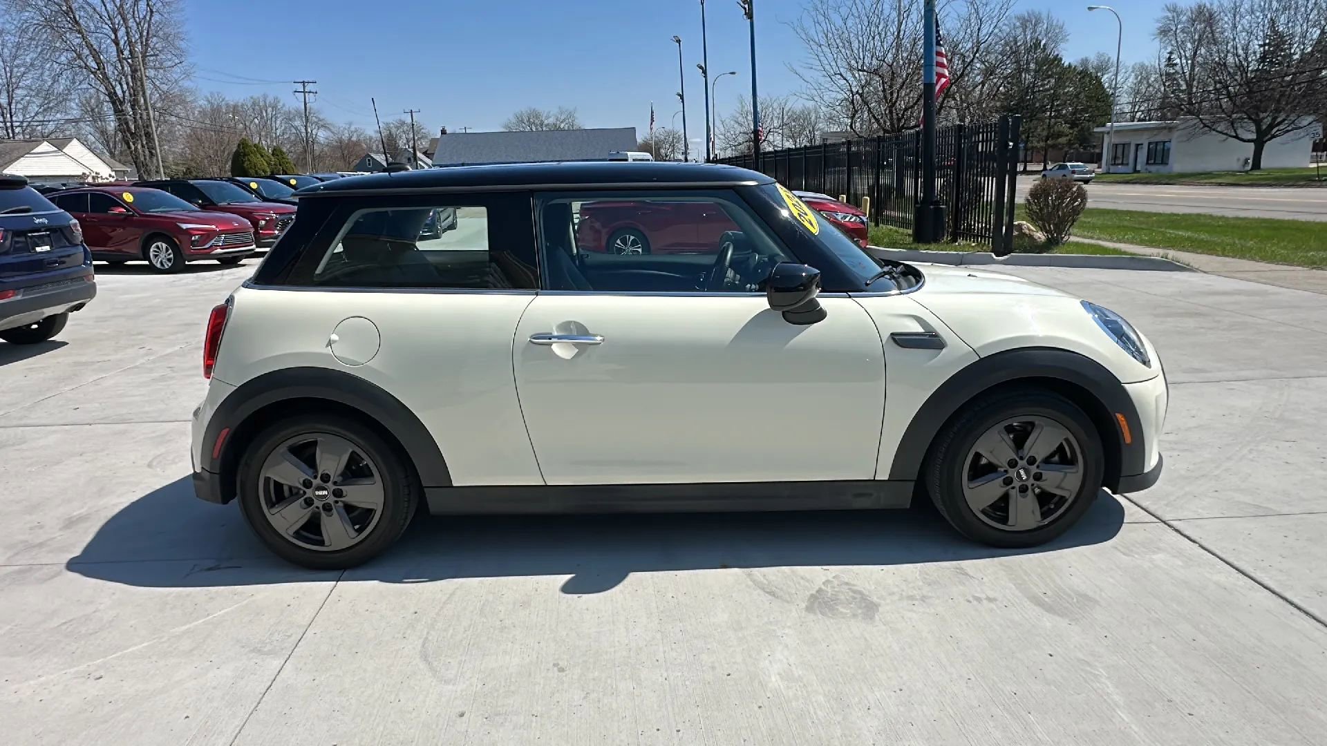 Used 2023 MINI Cooper 2-Door Hardtop image 4