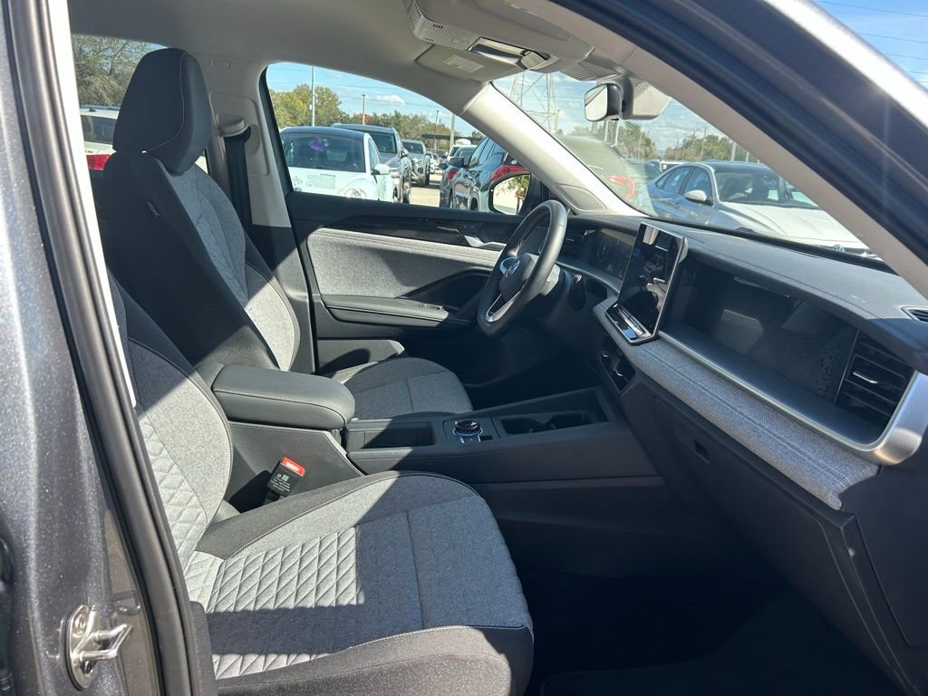 Used 2025 Volkswagen Tiguan S image 26