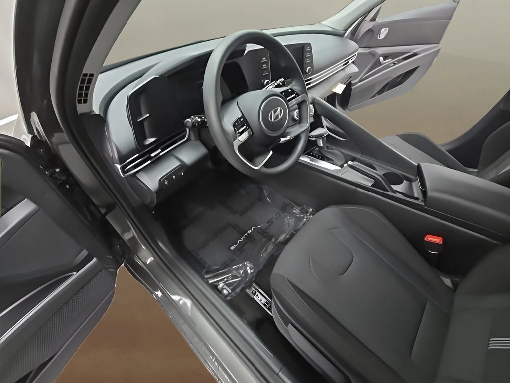 New 2026 Hyundai Elantra SE FWD image 31