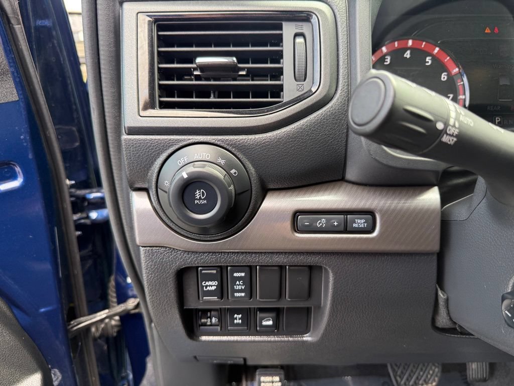 Used 2024 Nissan Titan PRO-4X w/ Pro-4x Convenience Package AWD/4WD image 6