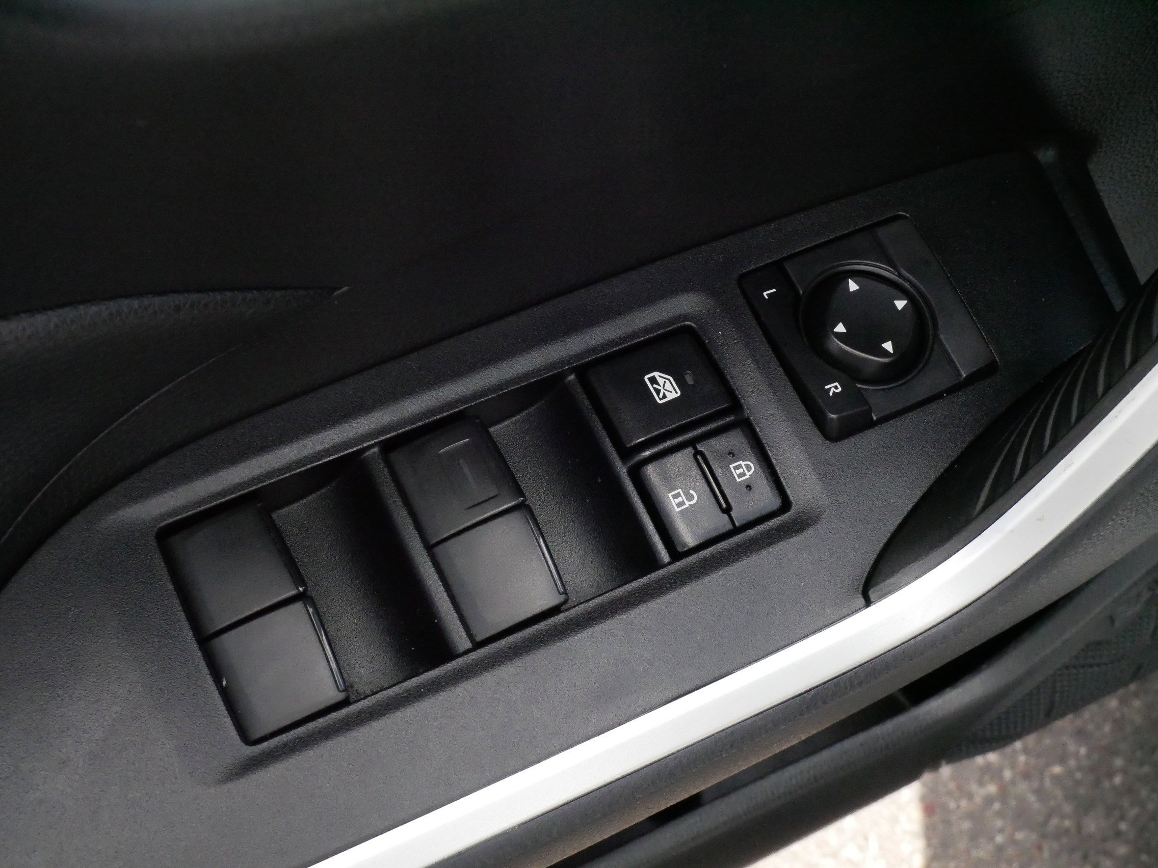 Used 2023 Toyota RAV4 LE AWD/4WD image 19