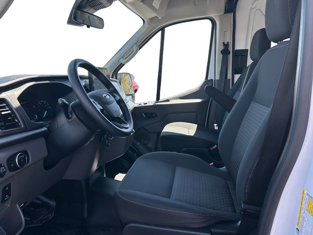 Used 2022 Ford E-Transit Medium Roof image 10