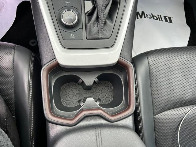 Used 2020 Toyota RAV4 Limited image 20