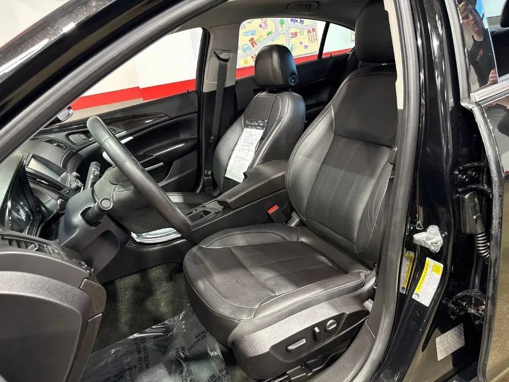 Used 2017 Buick Regal Sport Touring FWD image 11