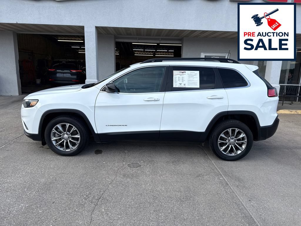 Used 2022 Jeep Cherokee Latitude Lux FWD image 2