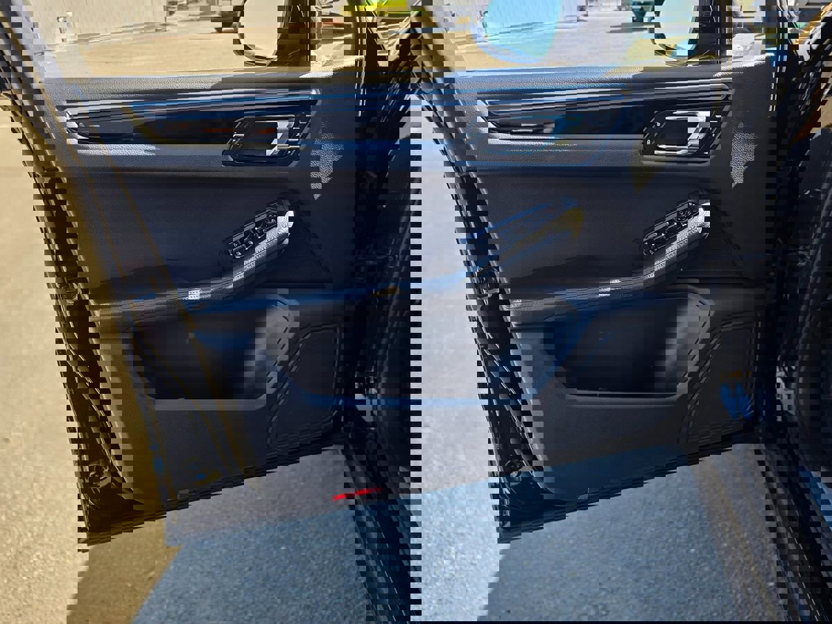 Used 2016 Porsche Macan S image 22