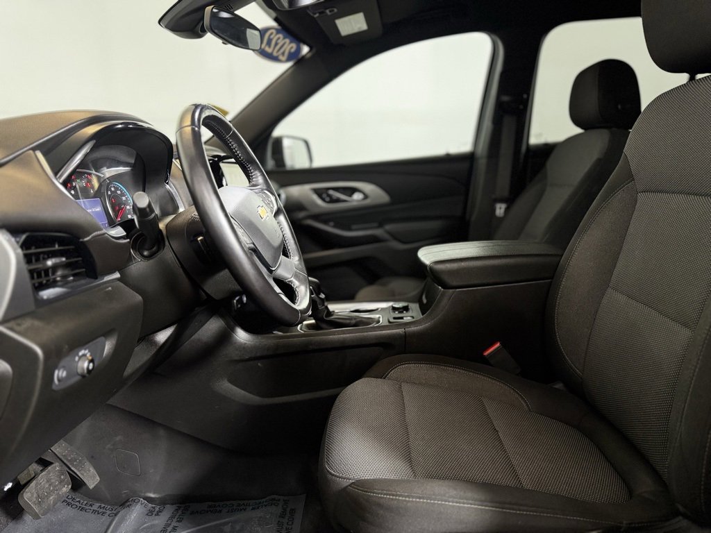 Used 2022 Chevrolet Traverse LT image 16