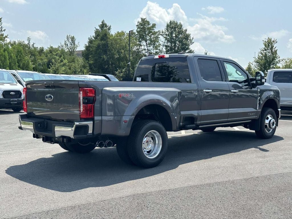 New 2026 Ford F350 4x4 Crew Cab DRW Super Duty image 3