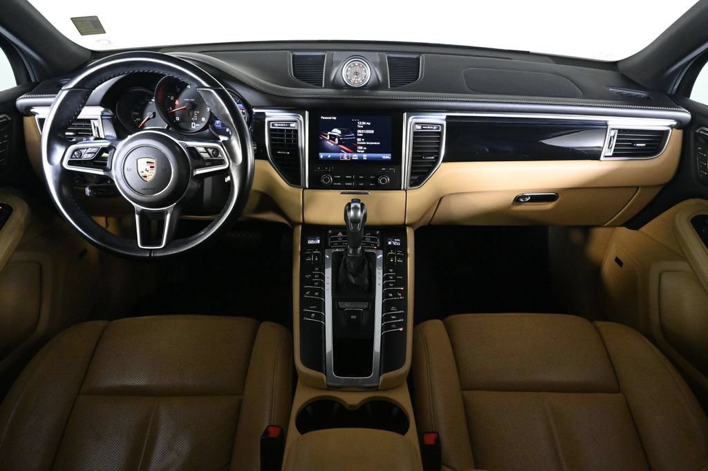 Certified 2018 Porsche Macan AWD/4WD image 11