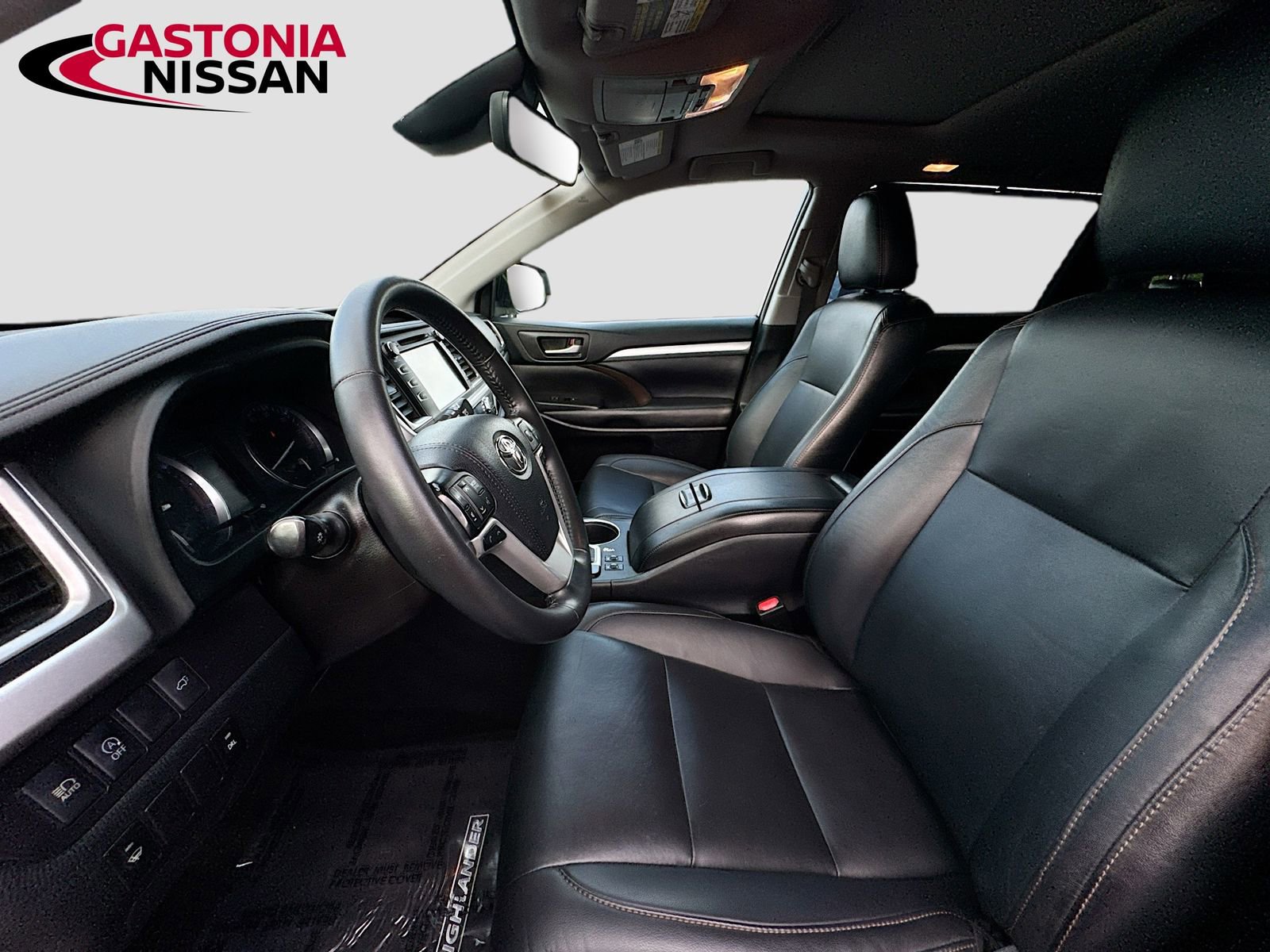 Used 2019 Toyota Highlander XLE FWD image 29