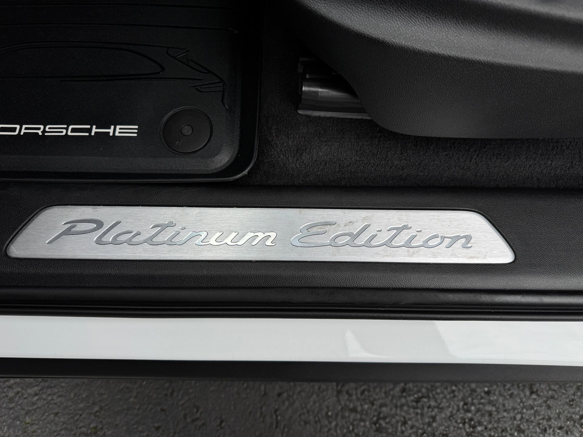 Used 2023 Porsche Cayenne Platinum Edition AWD/4WD image 22