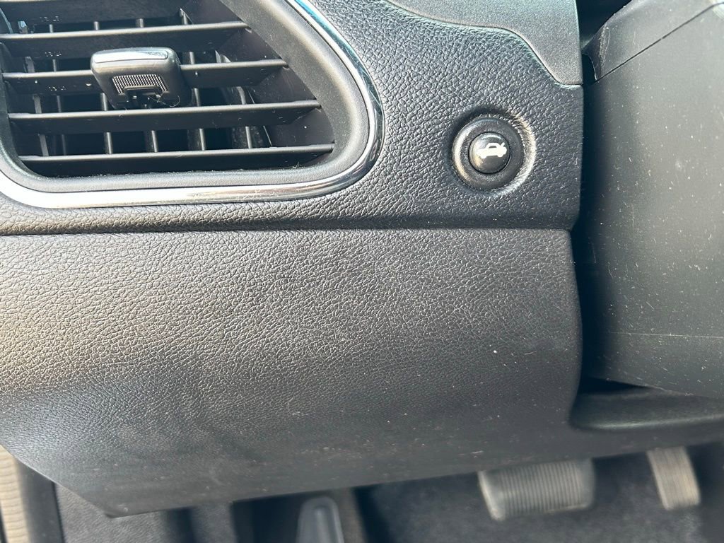 Used 2012 Chrysler 200 Touring w/ Sun/Sound Group image 13