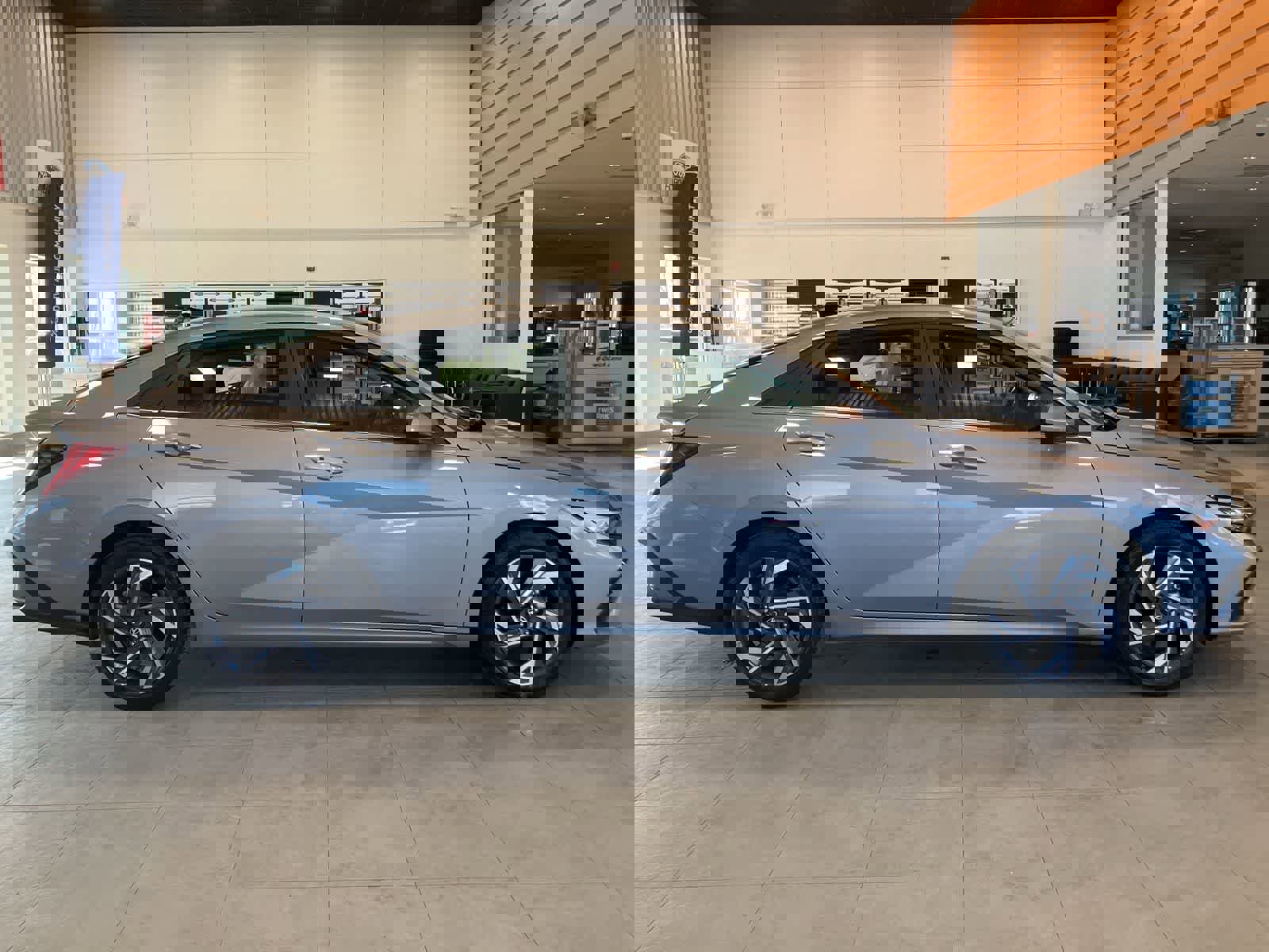 Used 2025 Hyundai Elantra SEL image 4