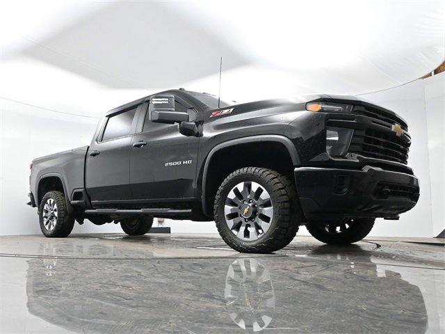 Used 2024 Chevrolet Silverado 2500 Custom w/ Custom Value Package image 9
