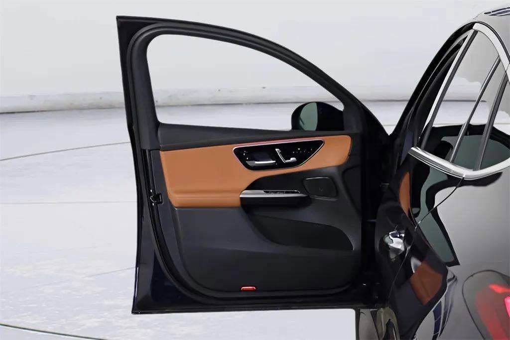 Used 2024 Mercedes-Benz GLC 300 4MATIC image 48