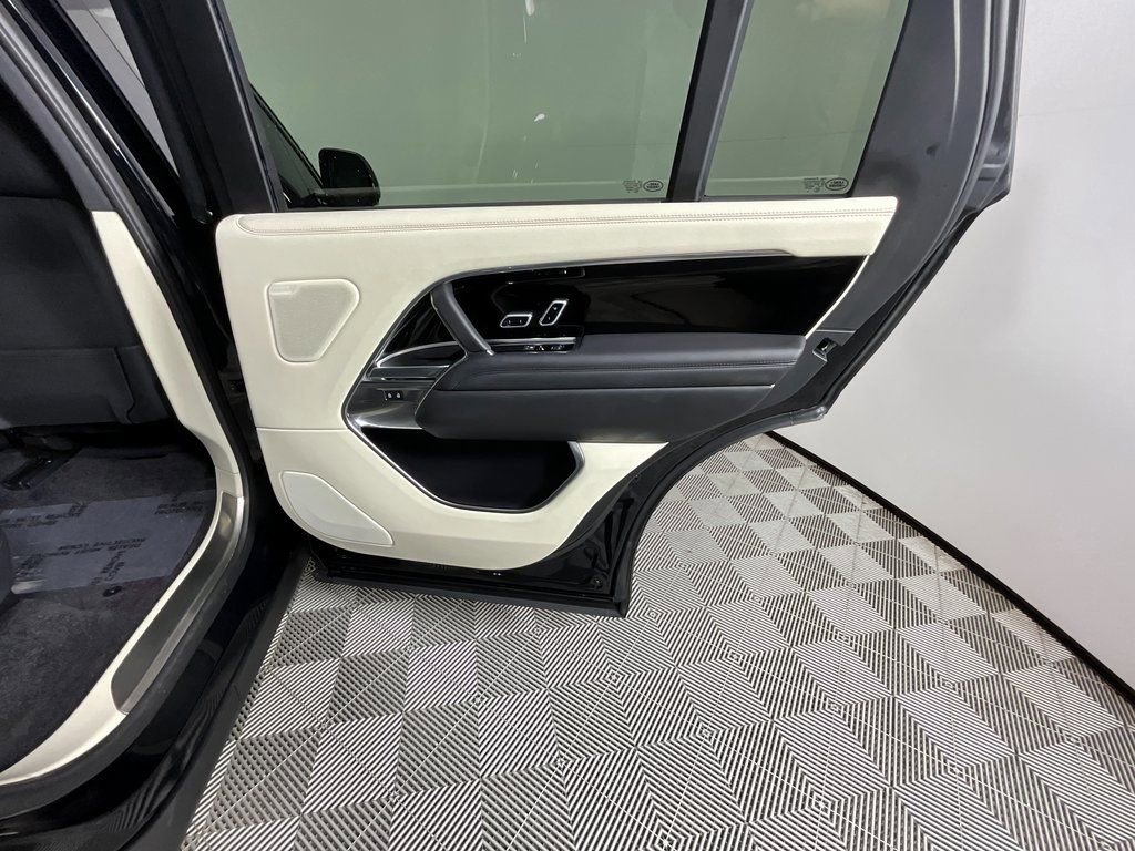 Used 2024 Land Rover Range Rover Long Wheelbase SE image 25